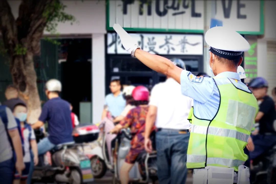 开学啦!泉州交警护航模式启动【开学季】_交警要闻__泉州市交警支队
